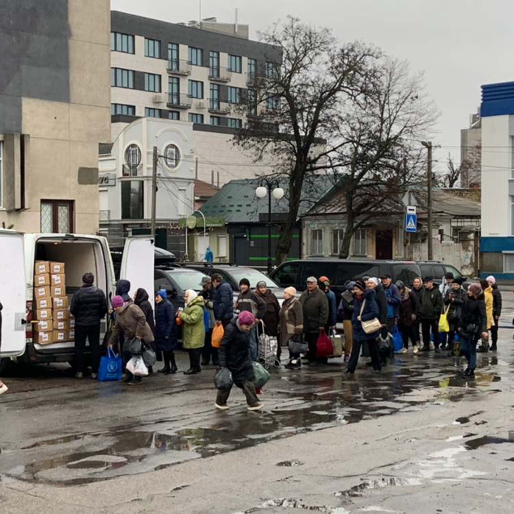 Uitdelen voedsel en hygiënische spullen door GAiN in Oekraïne