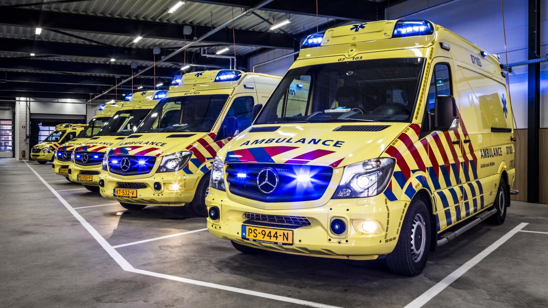 Ambulances in de stalling