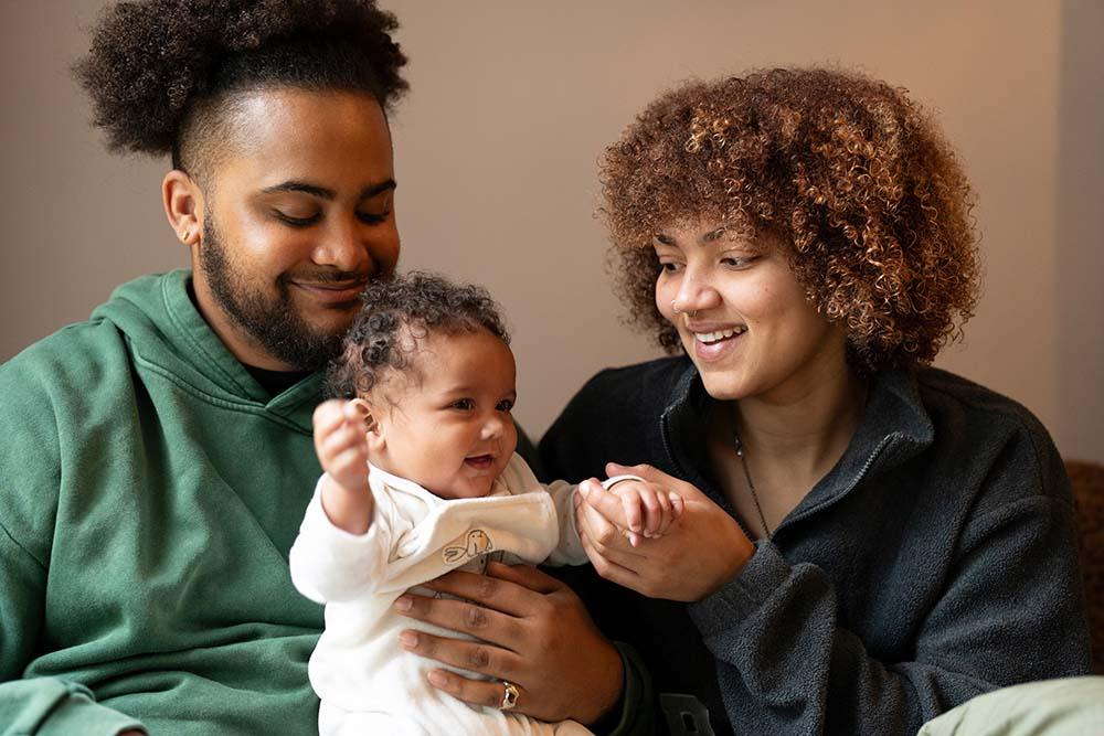 Ouders met baby in Lingewaard